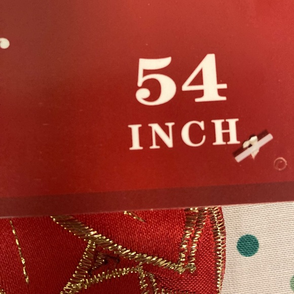 NIW Winter wonderland red poinsettia cluster table runner - Picture 8 of 9